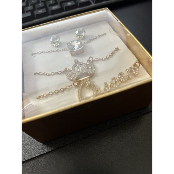 Blingy Set of Gold Chain Necklaces w QUEEN CROWN & Large Faux Diamond w Earrings - Picture 3 of 7
